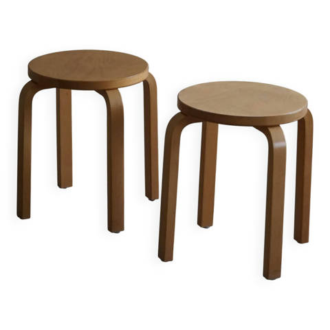 Selency — Alvar Aalto, Une paire de tabourets vintage en bouleau, modèle "60", fabriqué chez Artek, années 1970