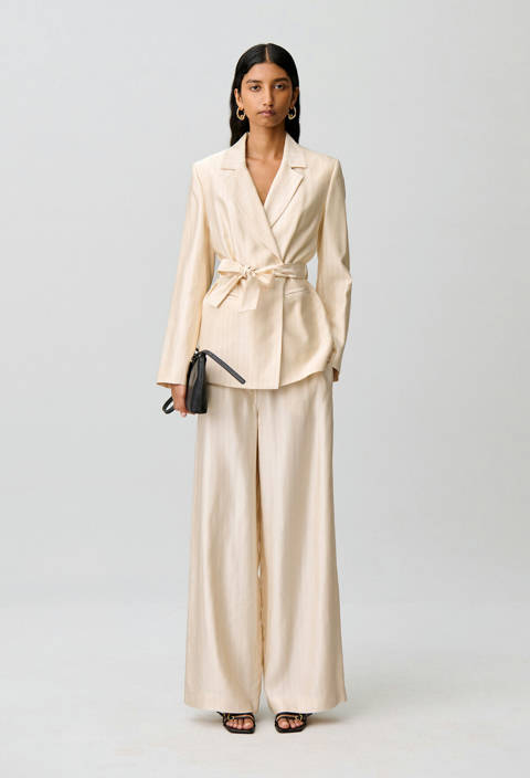 Claudie Pierlot — Veste tailleur tissu satiné – Vanille
