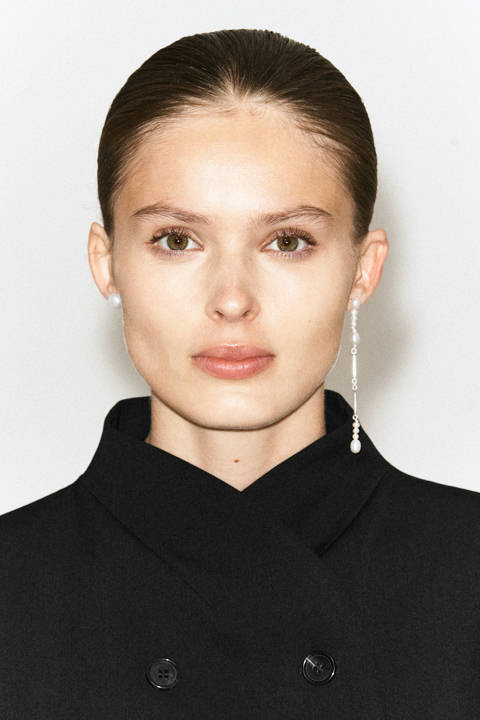 COS — Boucles d'oreilles asymétriques perles de culture