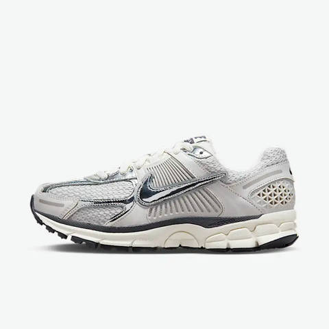 Nike — Nike Zoom Vomero 5
