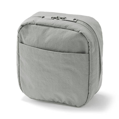 MUJI — Trousse de maquillage à poser en nylon texturé