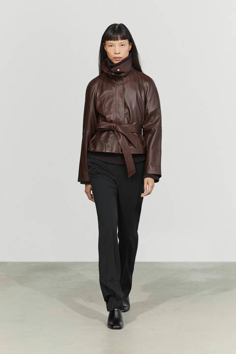 Massimo Dutti — Blouson court à ceinture en cuir nappa