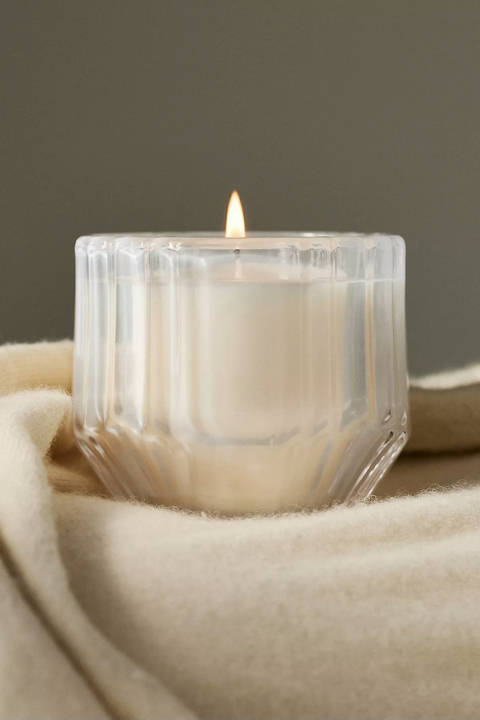 Anthropologie — Bougie en verre Sabina Fresh White au cachemire et musc