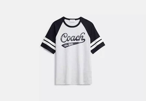 Coach — Coach T-shirt Sportif Col Rond Raglan Script En Coton Biologique
