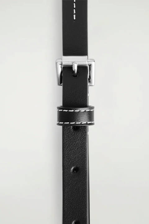 COS — Ceinture fine en cuir surpiqué