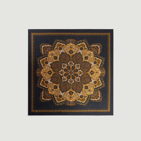Sandro — Foulard en soie à imprimé bandana – Noir / ocre
