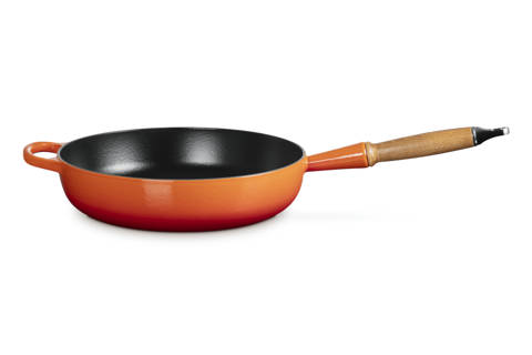 Le Creuset — Sauteuse Signature en fonte émaillée avec manche en bois