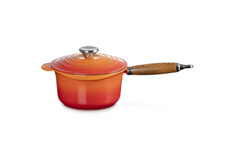 Le Creuset — Casserole en fonte émaillée avec manche en bois