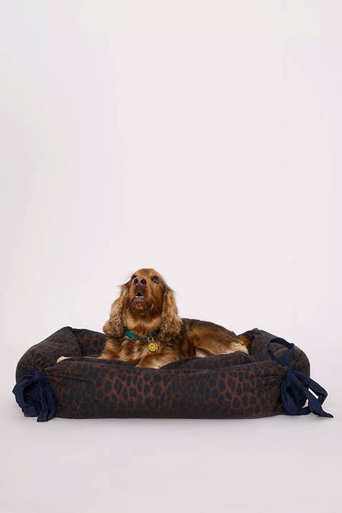 Anthropologie — Lit pour chien léopard Damson Madder