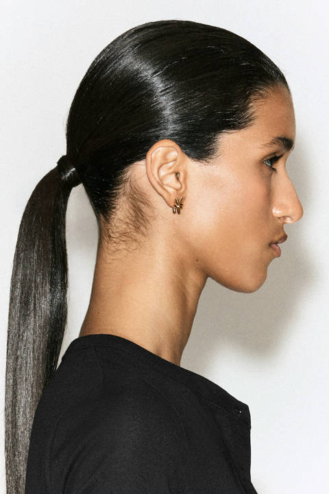 COS — Boucles d'oreilles dépareillées façon nouées