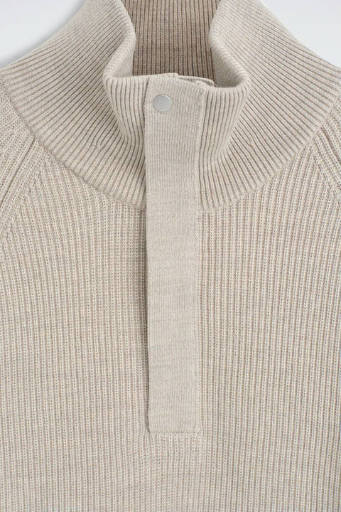 COS — Pull demi-zippé en laine côtelée