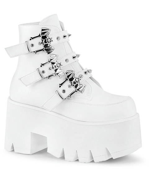 DEMONIA Cult — Bottines gothiques à plateforme et boucles chauve-souris – Blanc