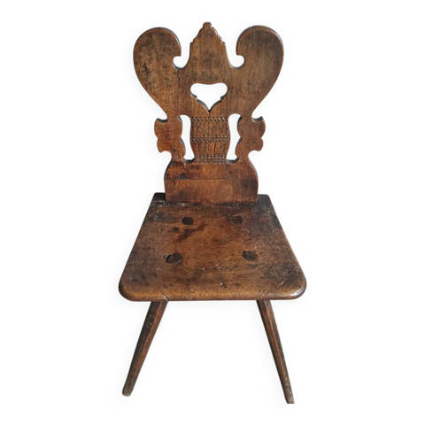 Selency — Chaise paysanne alpine sculptée datée 1814 – bois massif