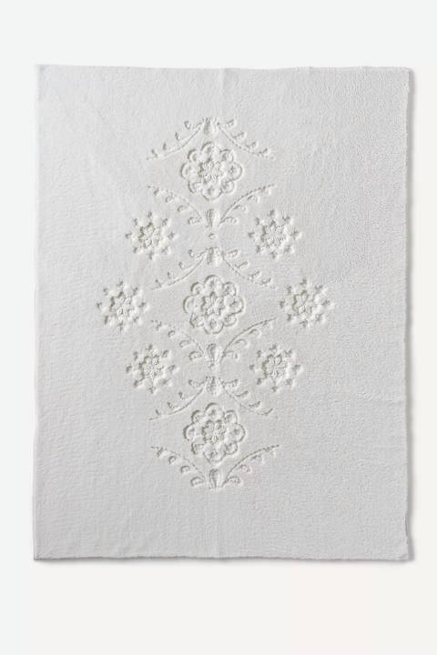 Anthropologie — Couverture en fausse fourrure sculptée à motif floral Ophelia