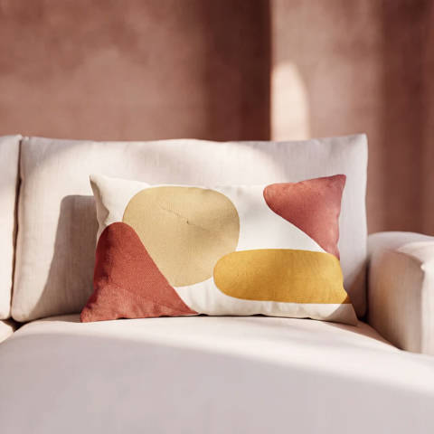 Maisons du Monde — Coussin brodé écru, jaune, terracotta 30x50 Asilah