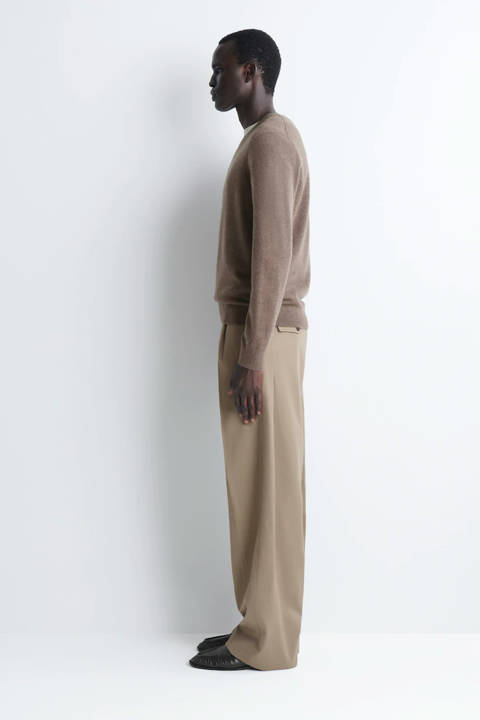 COS — Pull col en v pur cachemire